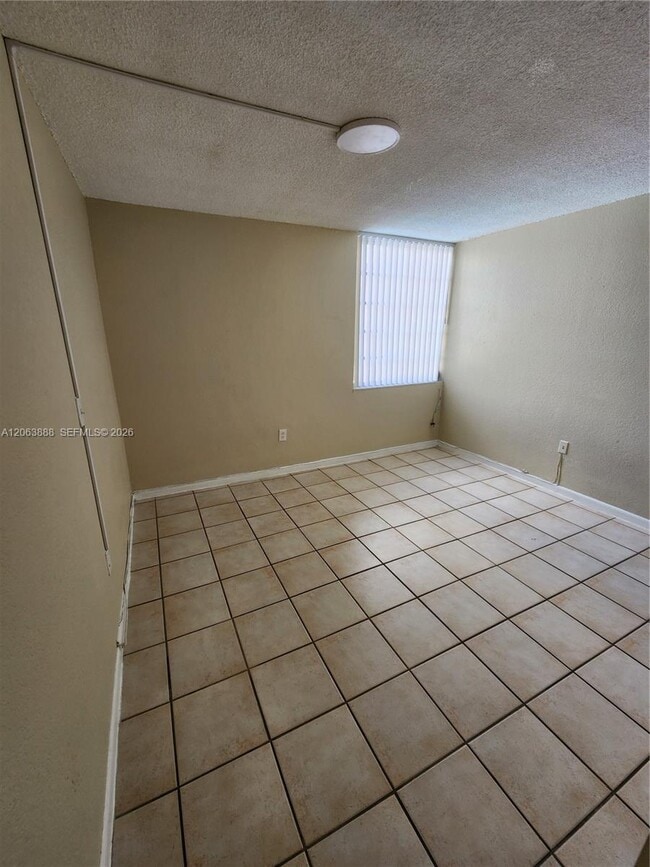 Building Photo - 802 NW 87th Ave