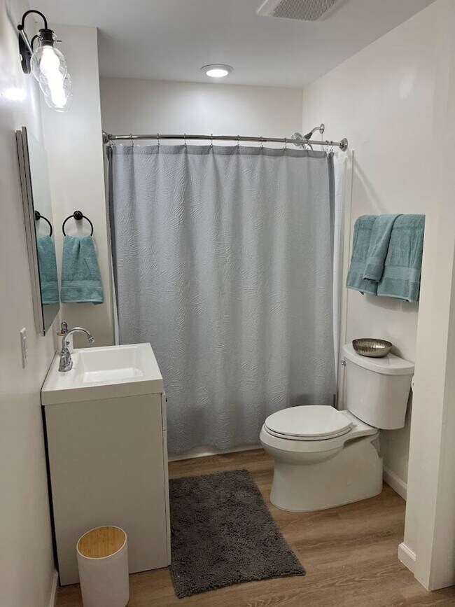 Building Photo - Furnished Rental in the Heart of Savannah~Available April 25th to May 23rd~