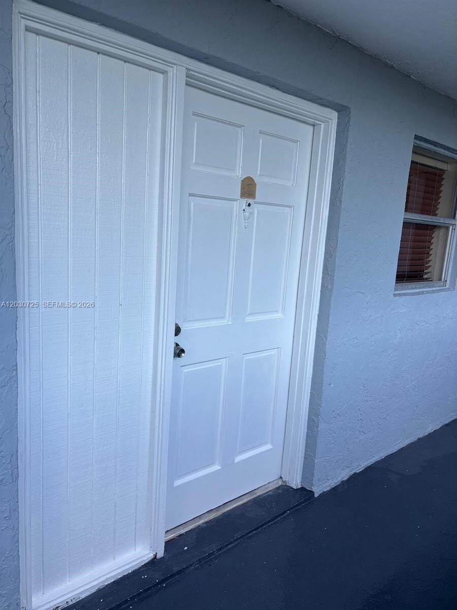 Building Photo - 9357 Fontainebleau Blvd