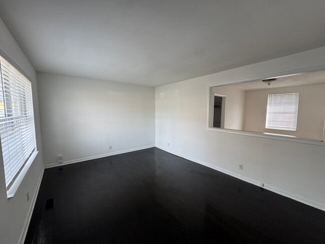 Building Photo - 3 Bedroom, 1 Bath House East Nashville with large back yard!