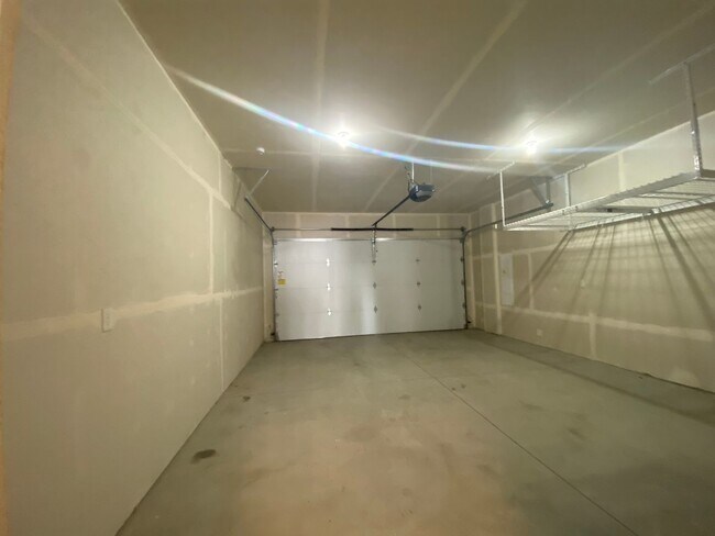 Building Photo - Mead School District-Upper unit Duplex 3 beds,2 bath Available June 10th