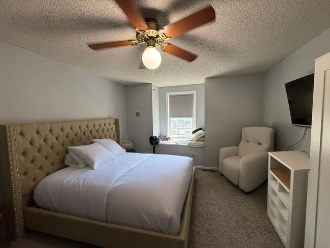 Building Photo - Updated 2 Bed, 2.5 Bath Apple Valley Townh...