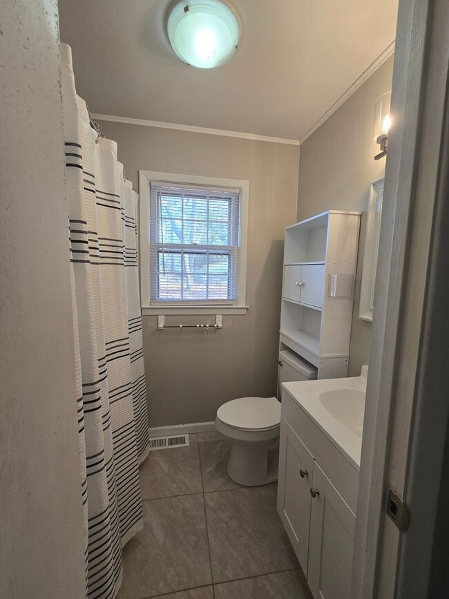 Building Photo - New Listing!!