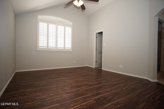 Building Photo - 10932 Acoma St