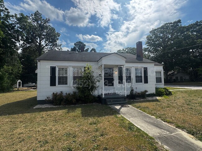 Building Photo - 1201 Evergreen Rd