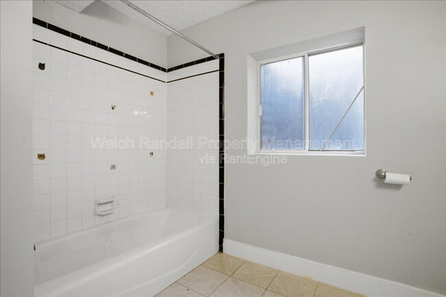Building Photo - 9527 S Newkirk St
