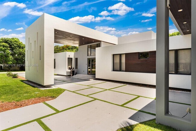 Building Photo - 15315 SW 84th Ave