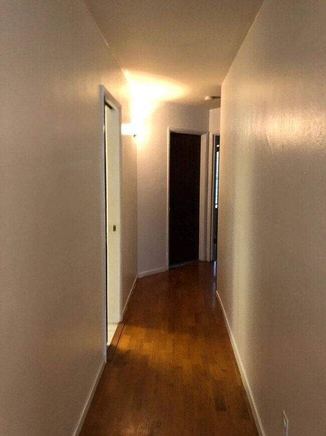Building Photo - 9313 Laurel Oak Way