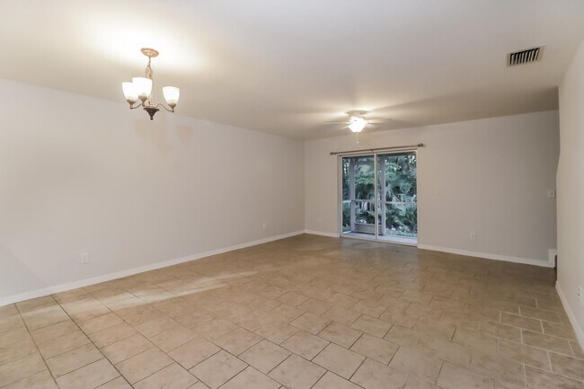 Building Photo - 4404 Silver Falls Dr