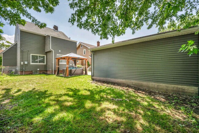 Building Photo - 3544 Tuttle Ave