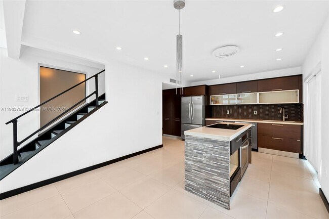 Building Photo - 7744 Collins Ave