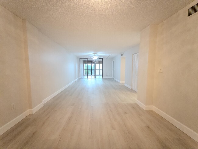 Building Photo - 2800 N 46th Ave