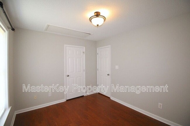 Building Photo - 305 Noonday Ct