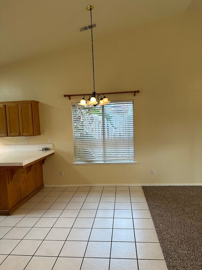 Building Photo - 3/2 Granville in NW Fresno. 3 car garage a...