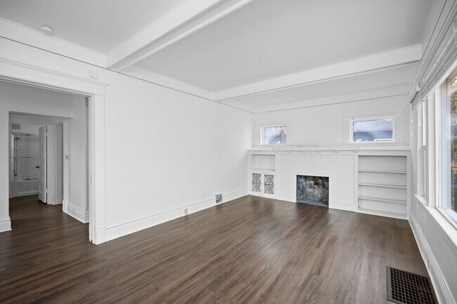 Building Photo - Charming 3 Bed 2 Bath Emerson Garfield Rem...
