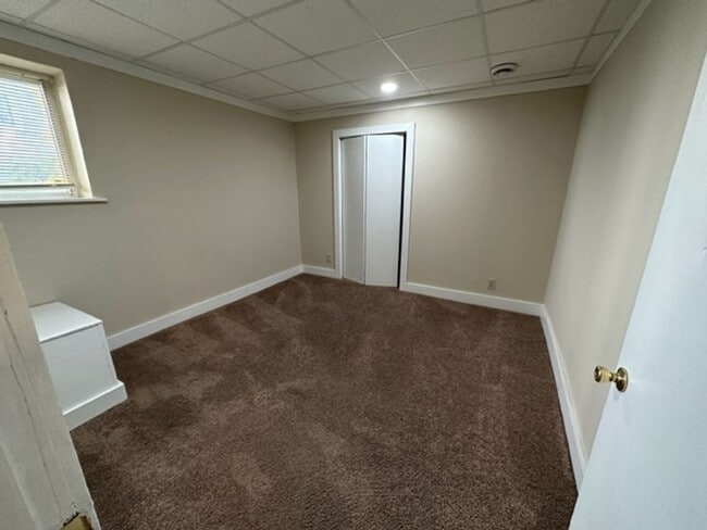 Building Photo - $1795 – 3 BA, 1 BA Lower Flat with Central Air - Close to UWM - 2500 N Bartlett