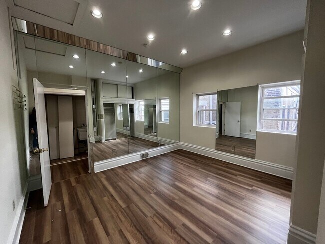 Building Photo - 2120 E Carson St