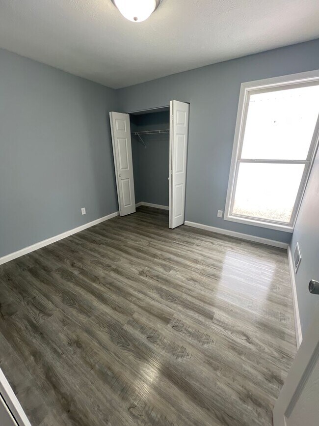 Building Photo - 104-106 W Petersburg St