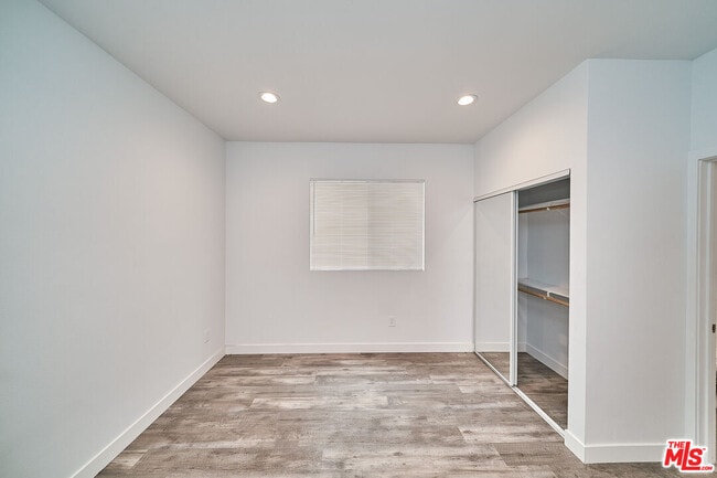 Building Photo - 603 W 41st Pl