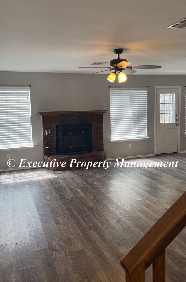 Building Photo - 403 Bowen Cir