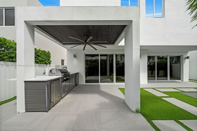 Building Photo - 9730 NW 75th Terrace