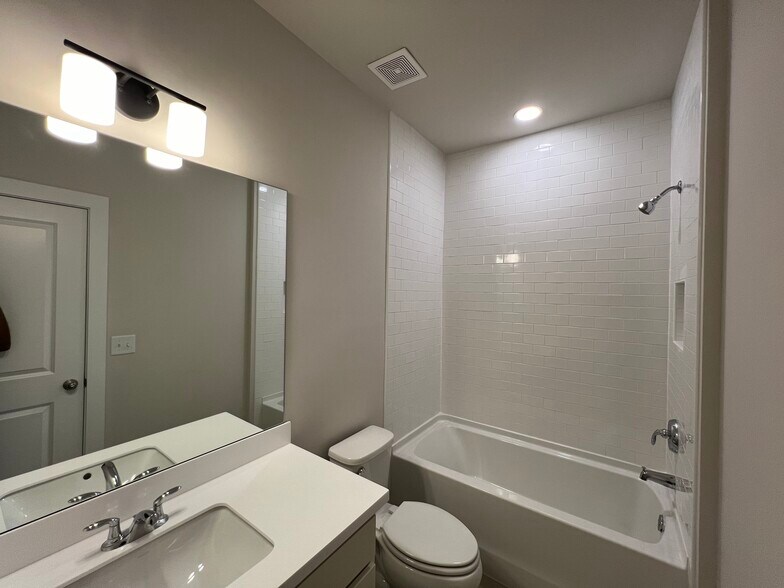 Building Photo - 1245 Willowcrest Way