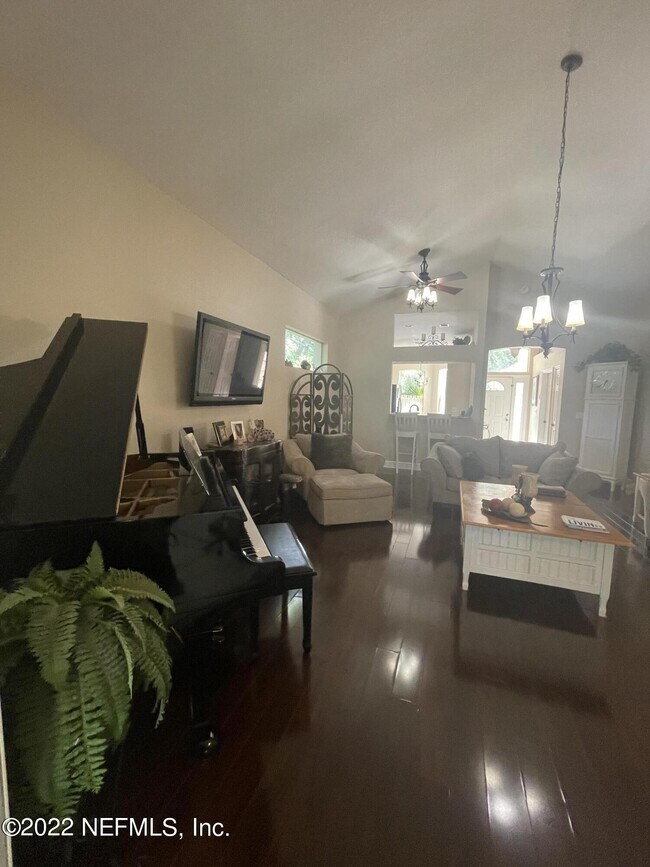 Building Photo - 204 Salt Grass Ct