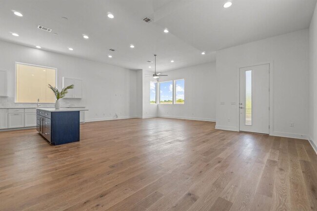 Building Photo - 6121 Sendero Hills Pkwy