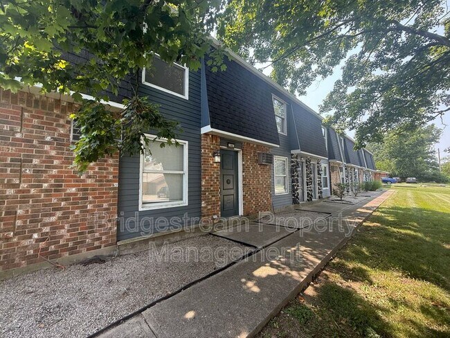 Building Photo - 146 Forest St
