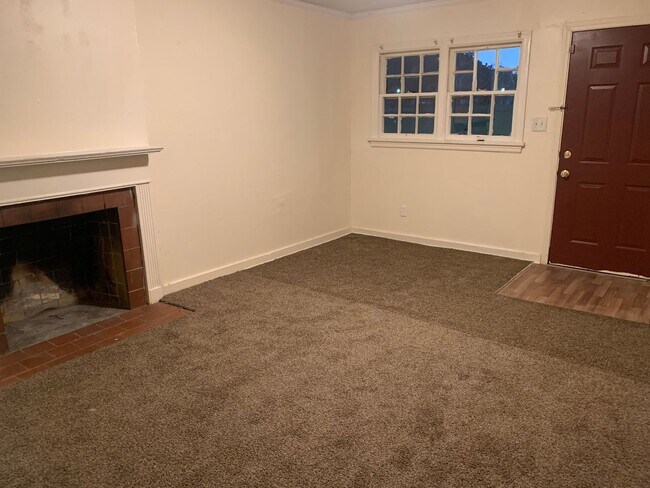 Building Photo - 2 bedroom house in Midtown accross the street from Denton Park!