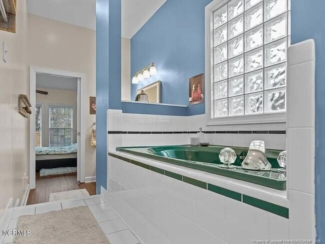 Building Photo - 1114 4 Wood Dr