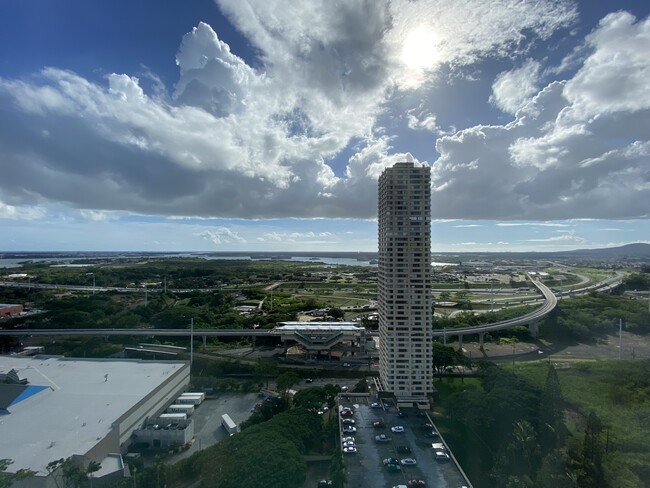 Building Photo - 1060 Kamehameha Hwy