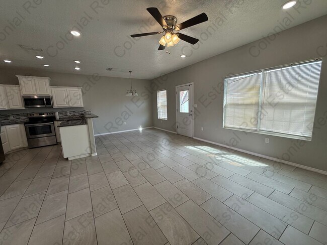 Building Photo - Beautiful 3 bedroom 2 bathroom home in a great neighborhood