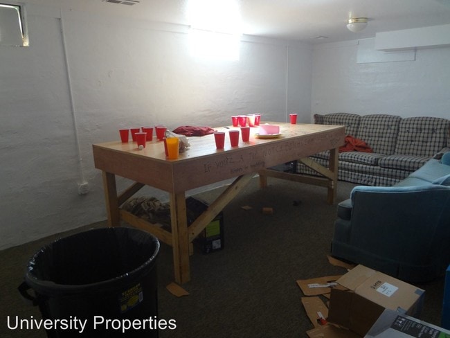 Building Photo - 5 br, 2 bath Room For Rent - 2901 Avondale