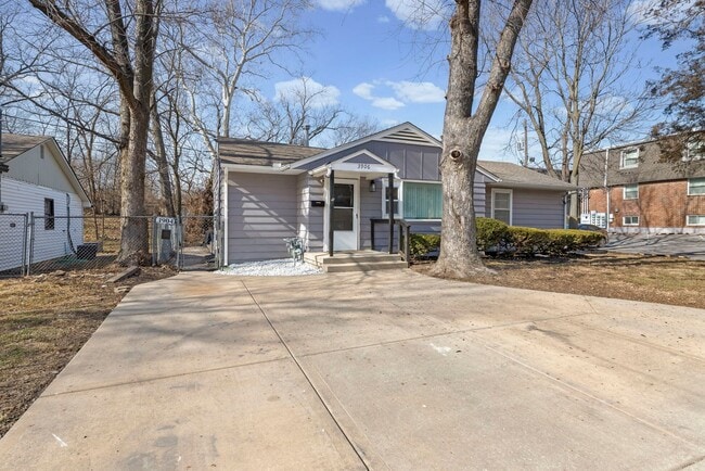 Building Photo - Newly Renovated Home - Steps Away from KU Med