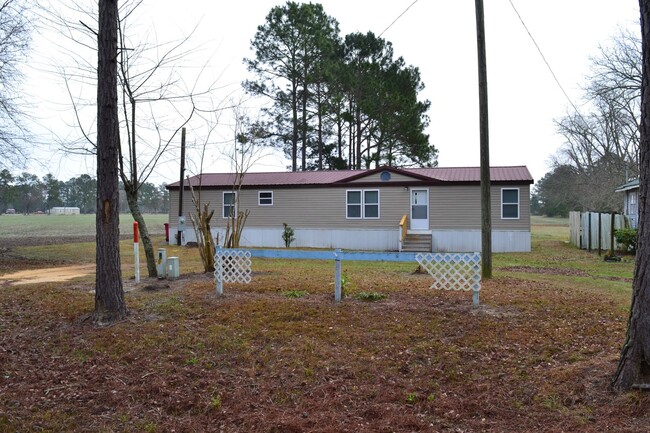 Building Photo - 3 Bedroom 2 Bathroom Mobile Home