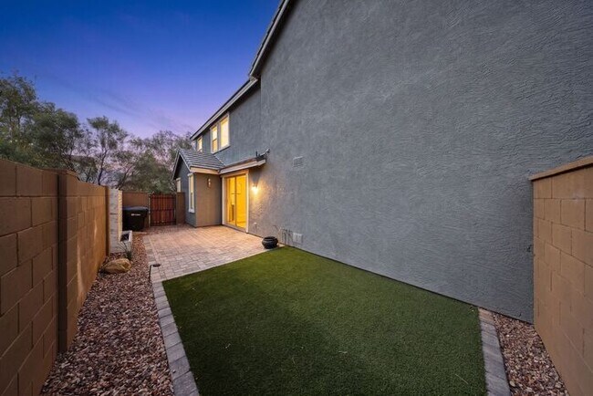 Building Photo - Move In Ready!stunning 3 bedroom, 2.5 bathroom home located in Phoenix!