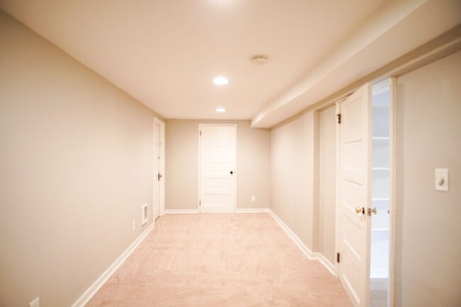 Building Photo - Look and Lease Special! Adorable & Cozy NW 1 Bdr w/Fireplace + Hardwoods!