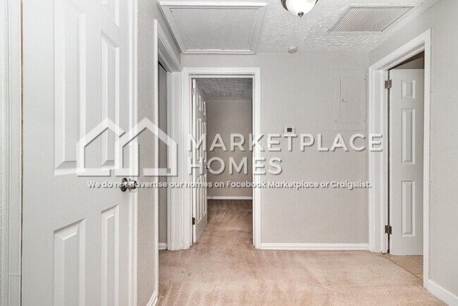 Building Photo - 2042 Detroit St
