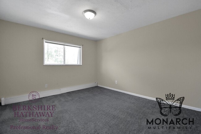 Building Photo - 2 Bedroom Townhouse w/Basement Apartment