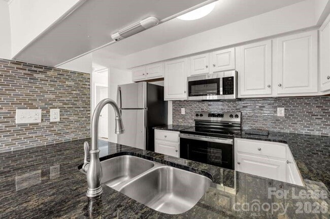 Building Photo - 402 Sweetgum Dr