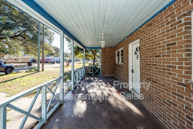 Building Photo - 1520 N Avalon Cir