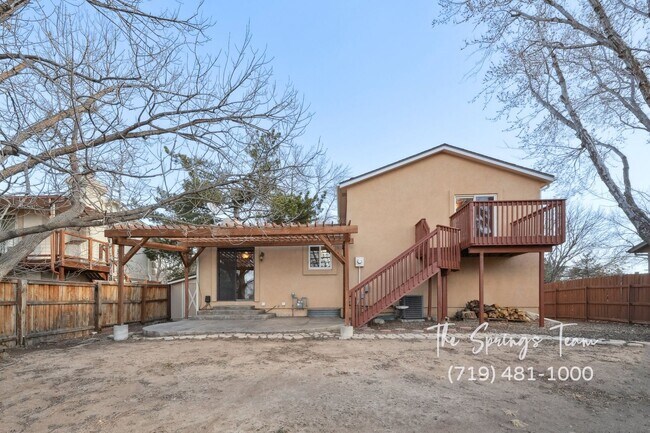 Building Photo - INVITING 3BD HOME w/ SPACIOUS LAYOUT & CHARM - Security Deposit Waiver Available
