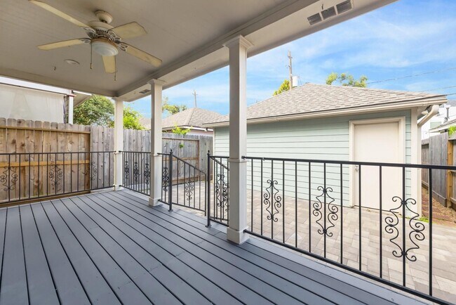 Building Photo - 609 W 20th St