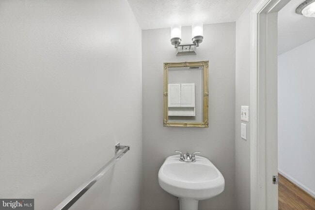 Building Photo - 1549 Bruton Ct