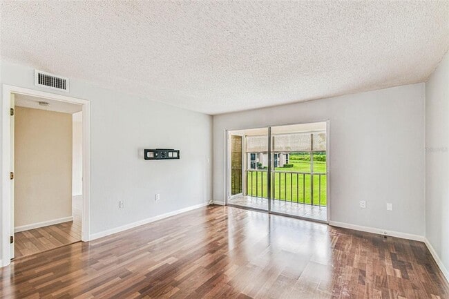 Building Photo - 204 Mary Dr