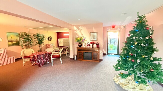 Building Photo - 2133 Santa Clara Ave