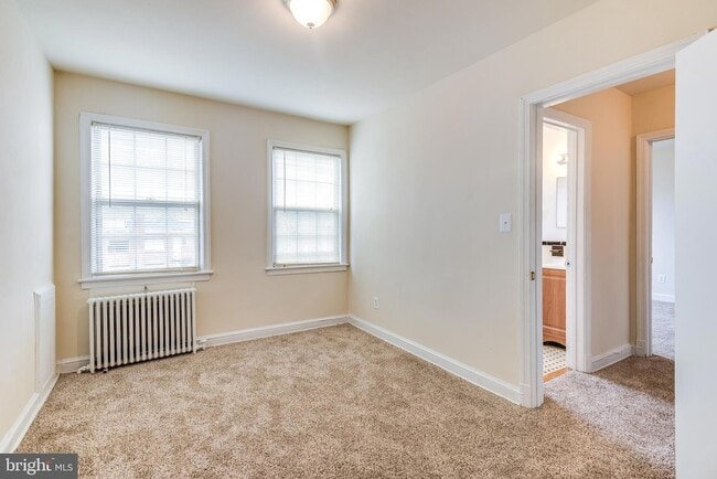 Building Photo - 219 Oakwood St SE