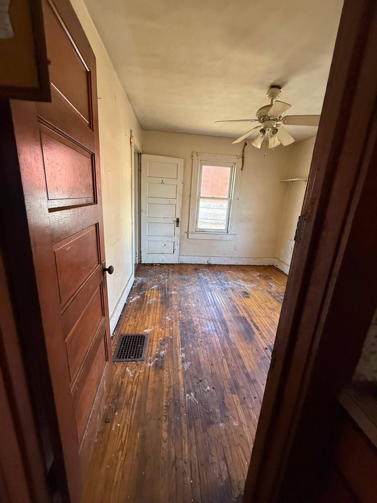 Building Photo - 1236 E Clay St