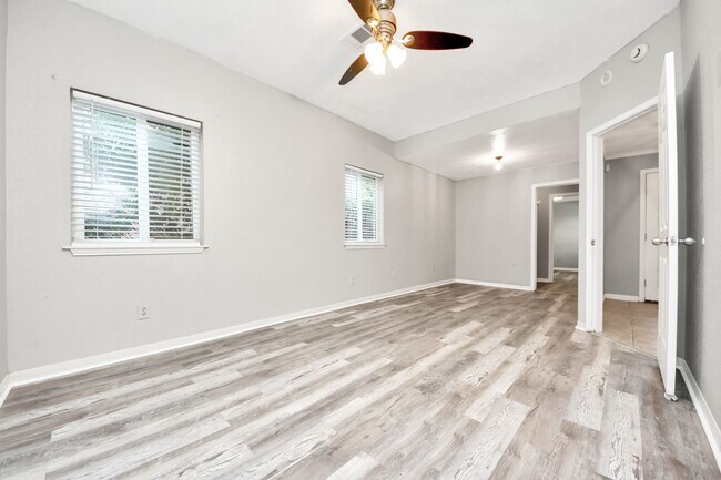 Building Photo - 3402 Hidden Creek Dr